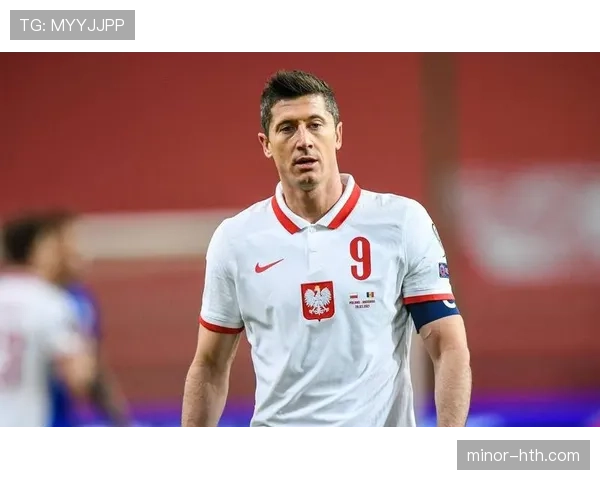 莱万多夫斯基防守端表现抢眼，全方位助力球队筑牢后防