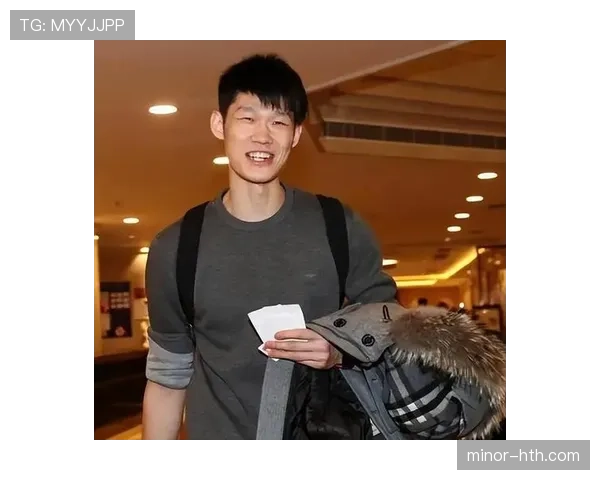 胡金秋这生活节奏跟球场上判若两人，真像个别人家的“假期教练”