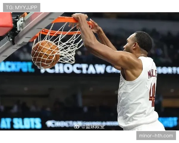 魔术师约翰逊无球跑动提升传球效率，助力球队关键时刻突破防守